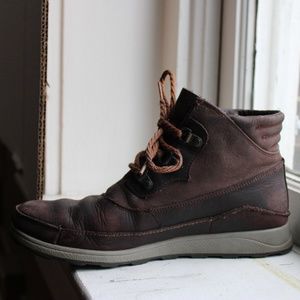 Womens Chaco Ember Boots Brown (size 7.5)